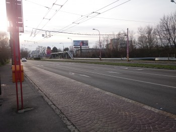POZEMOK NA PREDAJ PRI R1