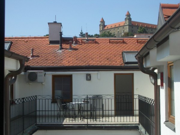 BYT S TERASOU A VÝHĽADOM NA HRAD/APT WITH TERRACE KLARISKÁ